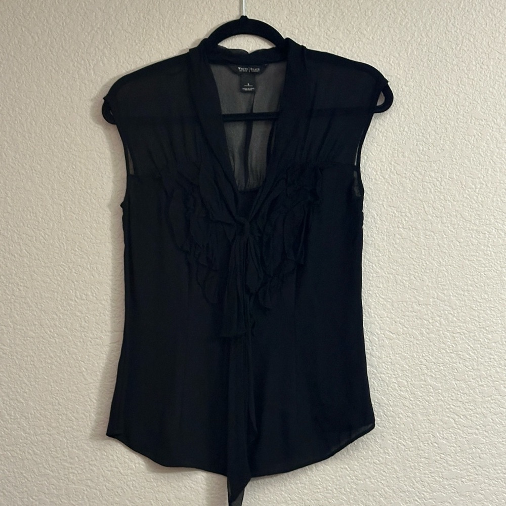 White House black market black top